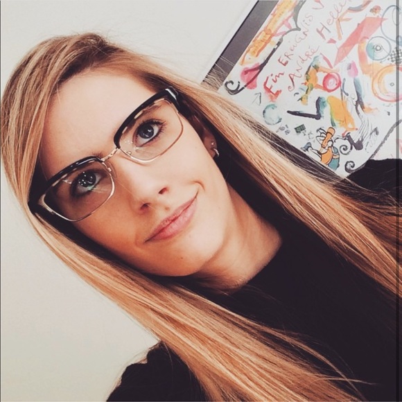 Meet your Posher, Dinah - Picture 2 of 5